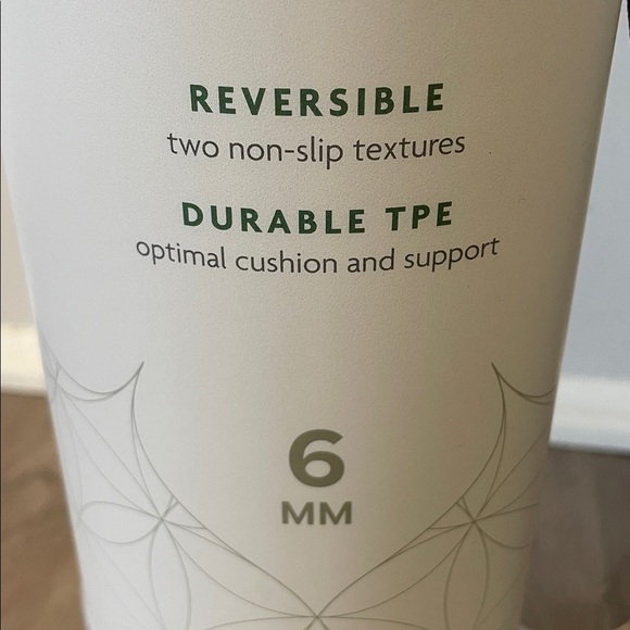 NWT Gaiam classic reversible design 6mm yoga mat - Picture 5 of 6